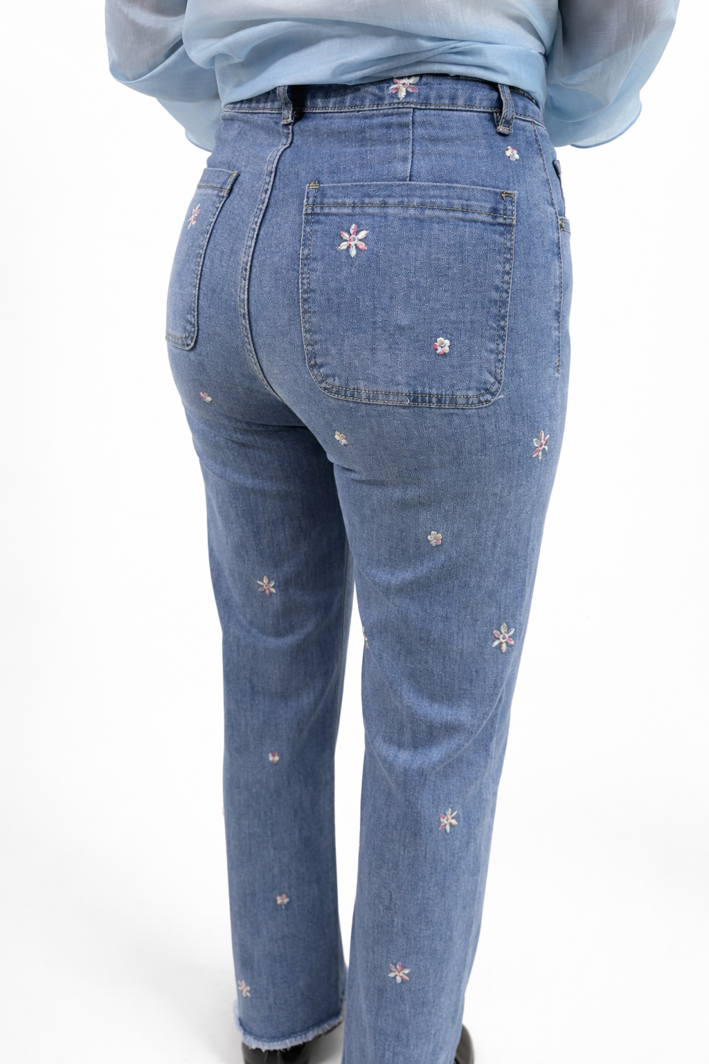 JEANS CON RICAMO